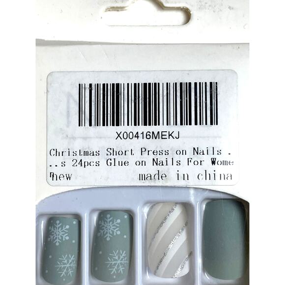 Christmas Green White Snowflakes Tan White Striped 24pc Set Glue on Nails - Picture 4 of 7